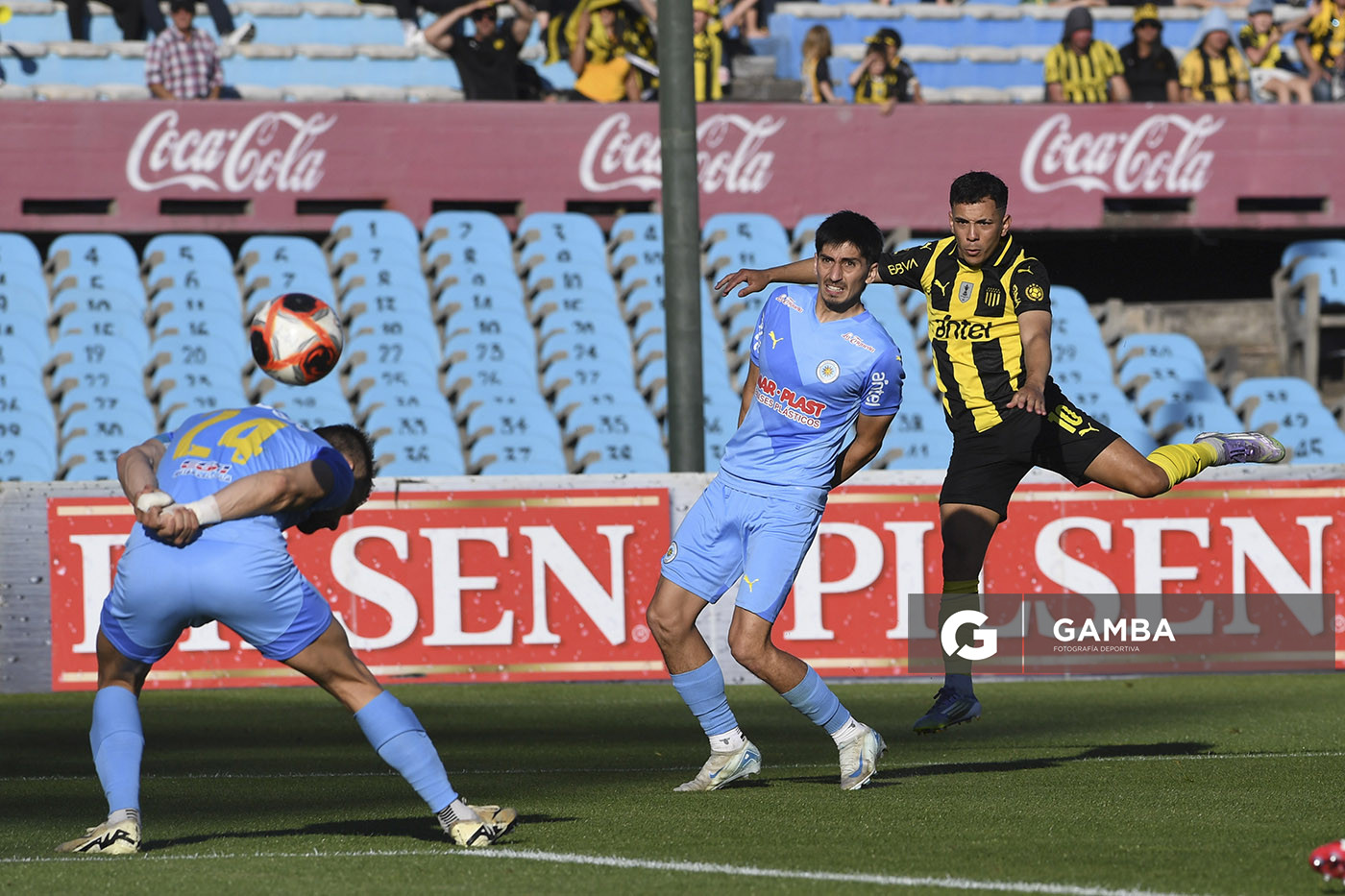 Leonardo Fernández, de Peñarol, Torneo Clausura. Estadio Centenario.