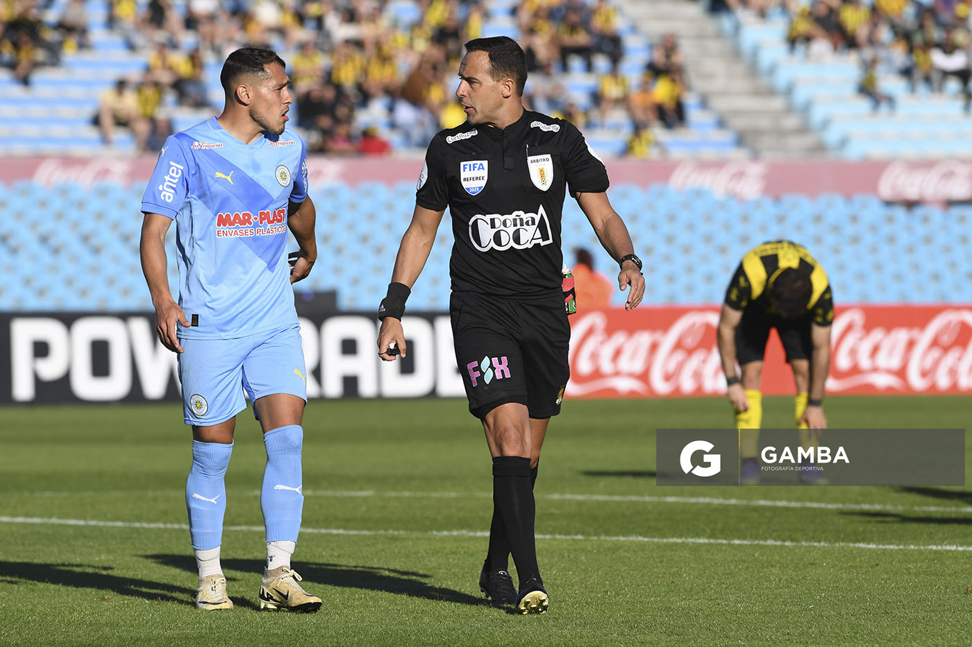 Esteban Ostojich, árbitro central, Torneo Clausura. Estadio Centenario.