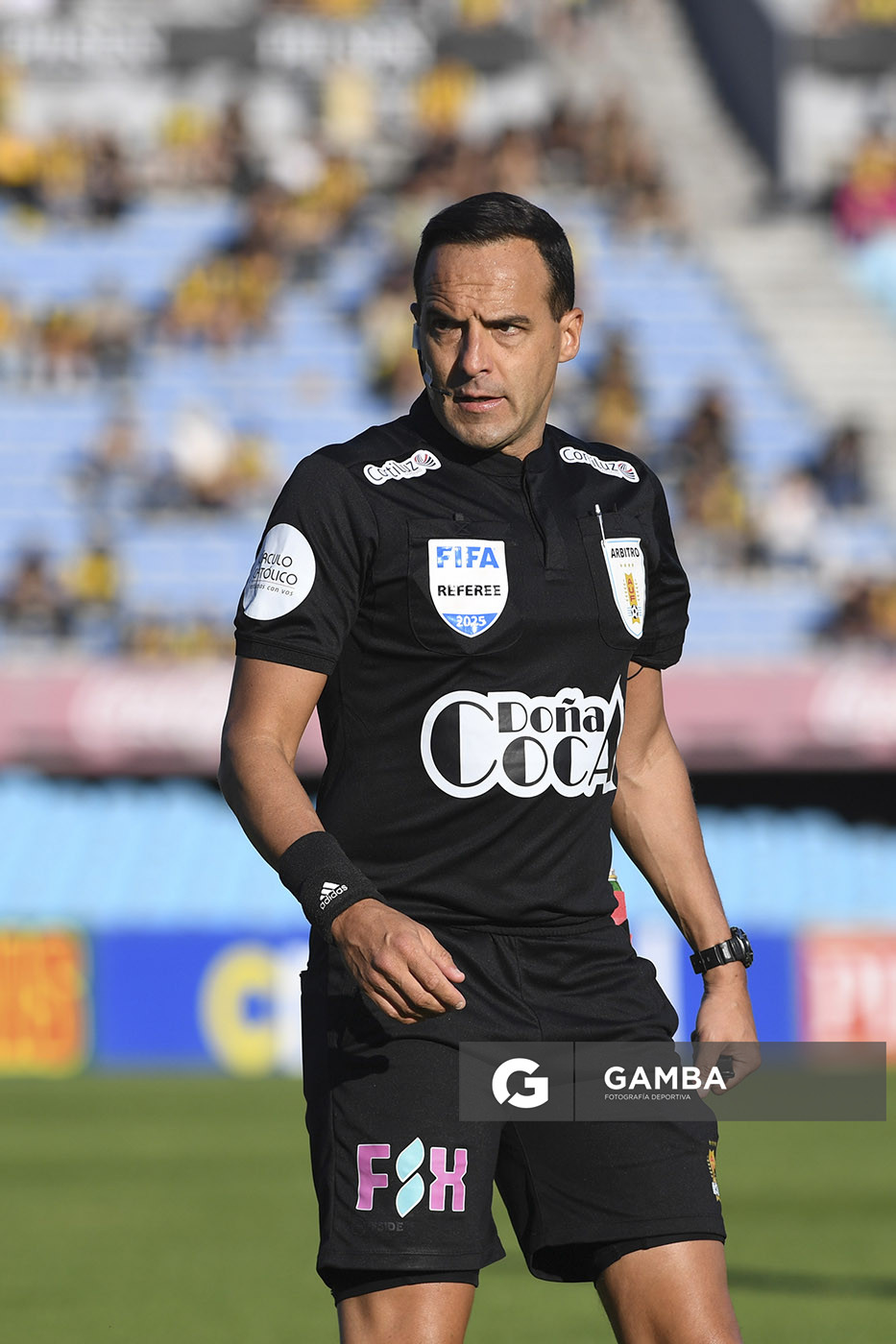 Esteban Ostojich, árbitro central, Torneo Clausura. Estadio Centenario.