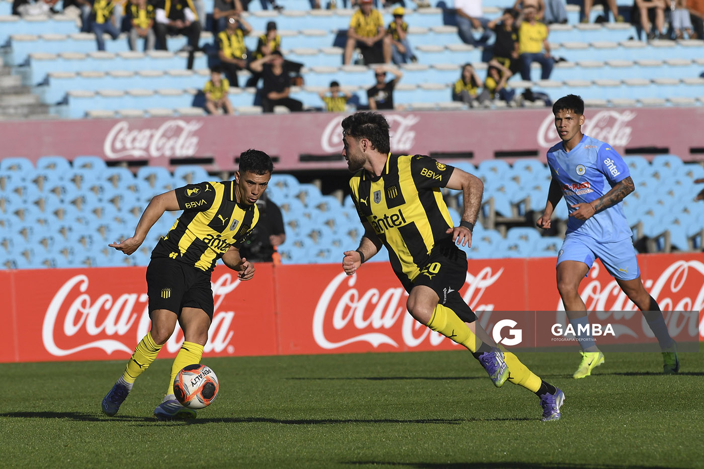 Leonardo Fernández, de Peñarol, Torneo Clausura. Estadio Centenario.
