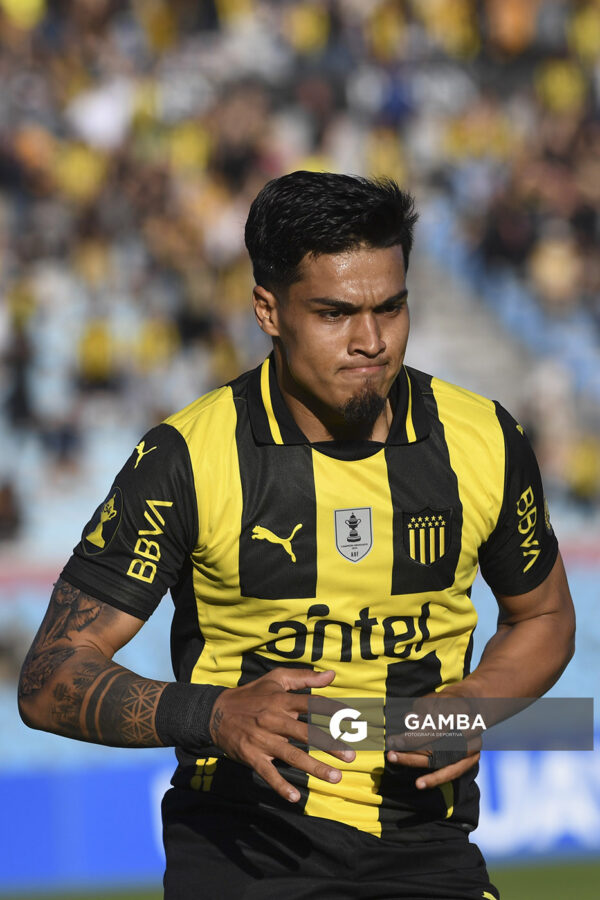 Matías Arezo, de Peñarol, Torneo Clausura. Estadio Centenario.