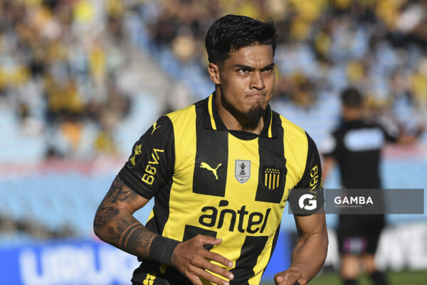 Matías Arezo, de Peñarol, Torneo Clausura. Estadio Centenario.