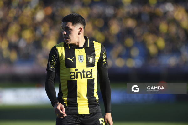 Diego García, de Peñarol, Torneo Clausura. Estadio Centenario.