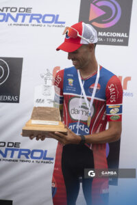 Anderson Maldonado (Elite), de Club Náutico Boca de Cufré; 54ª edición de Rutas de América. Salto del Penitente.