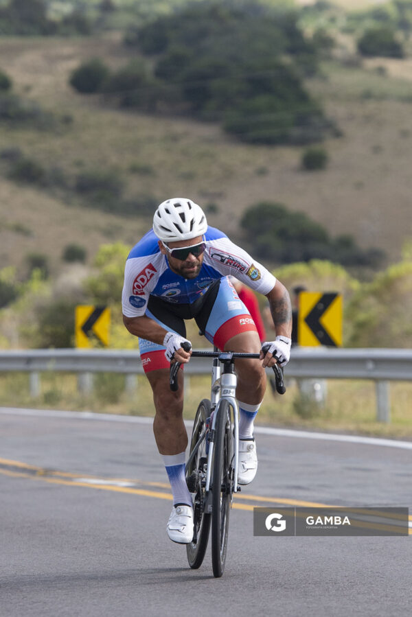 Nahuel García (Elite), de Sportivo Club Olimpia; 54ª edición de Rutas de América. Repecho Ramallo.