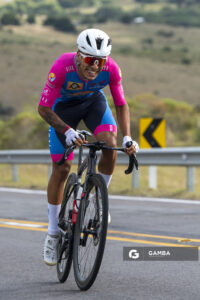 Mateo Mascaraña (Elite), de Club Alas Rojas de Santa Lucía; 54ª edición de Rutas de América. Repecho Ramallo.