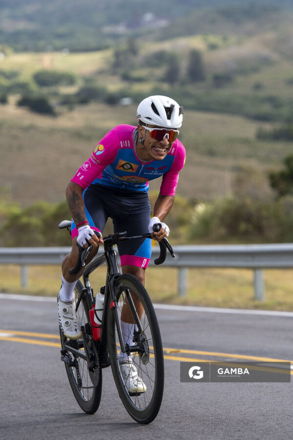 Mateo Mascaraña (Elite), de Club Alas Rojas de Santa Lucía; 54ª edición de Rutas de América. Repecho Ramallo.