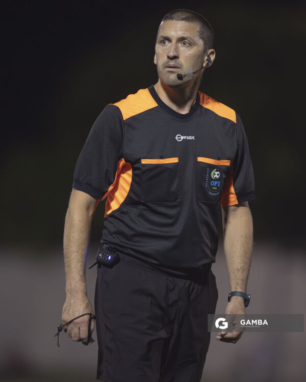 Sebastián Montenegro, árbitro central, 22ª Copa Nacional de Selecciones. Estadio Juan Antonio Lavalleja.