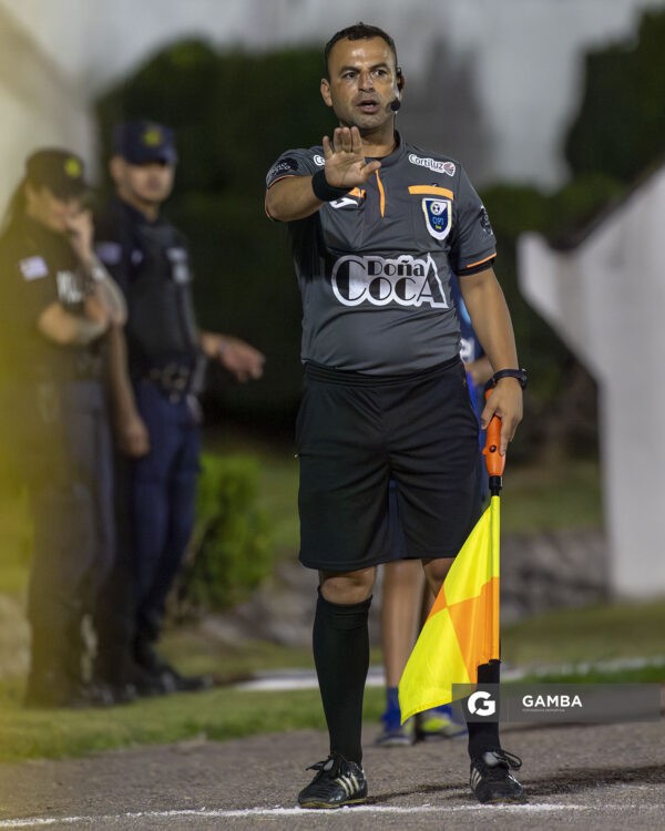 Matías Rotela, primer árbitro asistente, 22ª Copa Nacional de Selecciones. Estadio Juan Antonio Lavalleja.