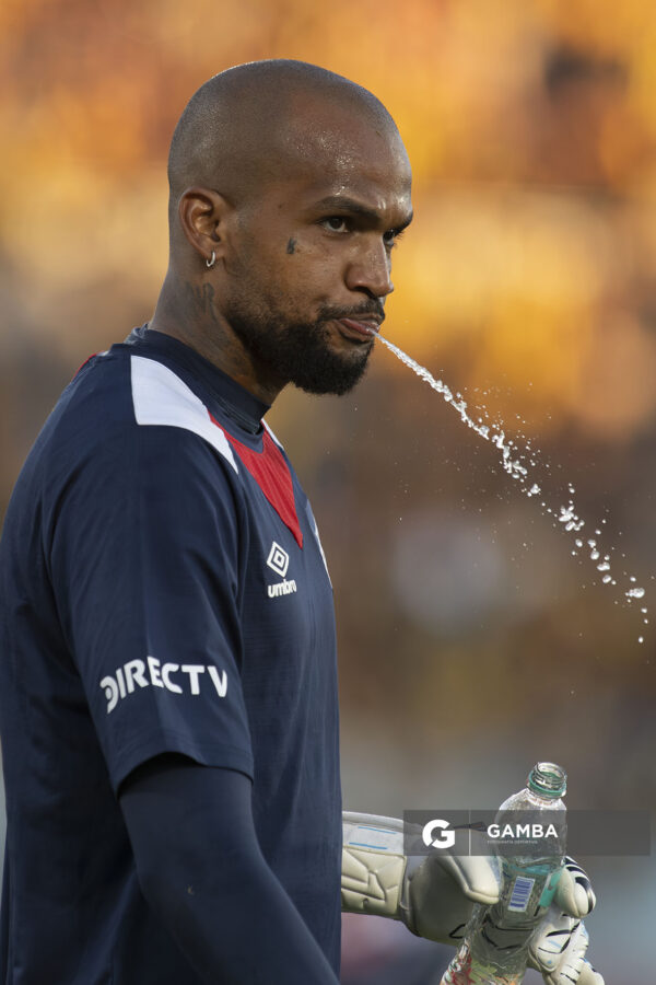 Luis Mejía, golero de Nacional, Supercopa Uruguaya 2026. Estadio Centenario.
