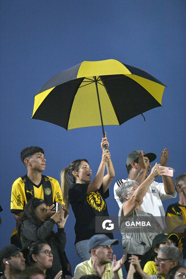 Hinchas de Peñarol, Liga AUF Uruguaya 2026 «Juan Carlos De Lima». Estadio Domingo Burgueño.