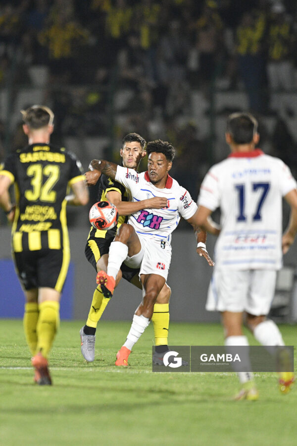 Raúl Tarragona, de Central Español, Liga AUF Uruguaya 2026 «Juan Carlos De Lima». Estadio Domingo Burgueño.