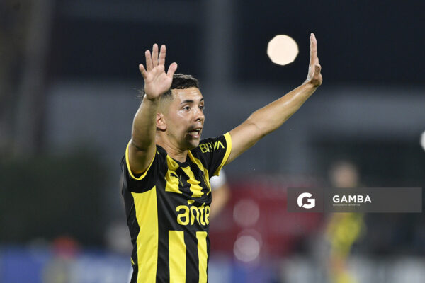 Leonardo Fernández, de Peñarol, Liga AUF Uruguaya 2026 «Juan Carlos De Lima». Estadio Domingo Burgueño.