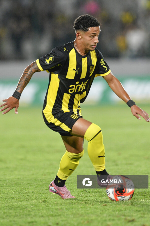Stiven Muhlethaler, de Peñarol, Liga AUF Uruguaya 2026 «Juan Carlos De Lima». Estadio Domingo Burgueño.