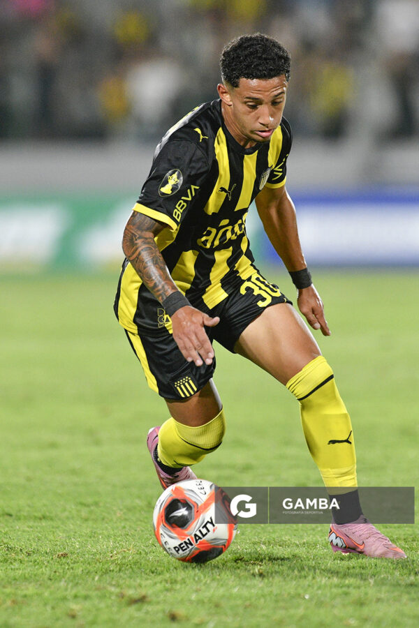 Stiven Muhlethaler, de Peñarol, Liga AUF Uruguaya 2026 «Juan Carlos De Lima». Estadio Domingo Burgueño.