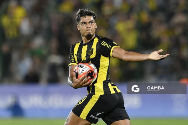 Matías Arezo, de Peñarol, Liga AUF Uruguaya 2026 «Juan Carlos De Lima». Estadio Domingo Burgueño.