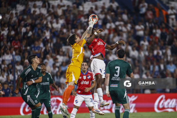 Facundo Machado, golero de Racing, Liga AUF Uruguaya 2026 «Juan Carlos De Lima». Estadio Gran Parque Central.