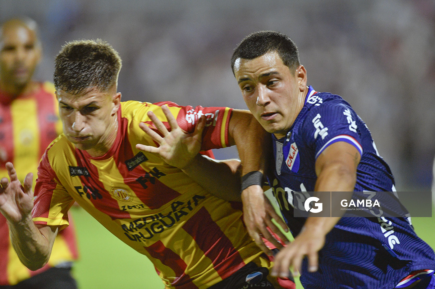 Mauro Martín, de Progreso. Rodrigo Martínez, de Nacional, Liga AUF Uruguaya 2026 «Juan Carlos De Lima». Estadio Silvestre O. Landoni.