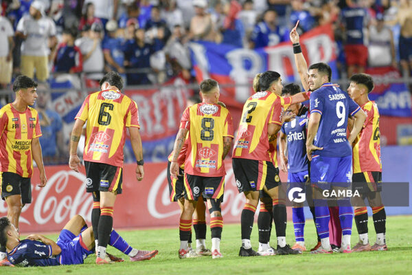 Gustavo Tejera, árbitro central, Liga AUF Uruguaya 2026 «Juan Carlos De Lima». Estadio Silvestre O. Landoni.