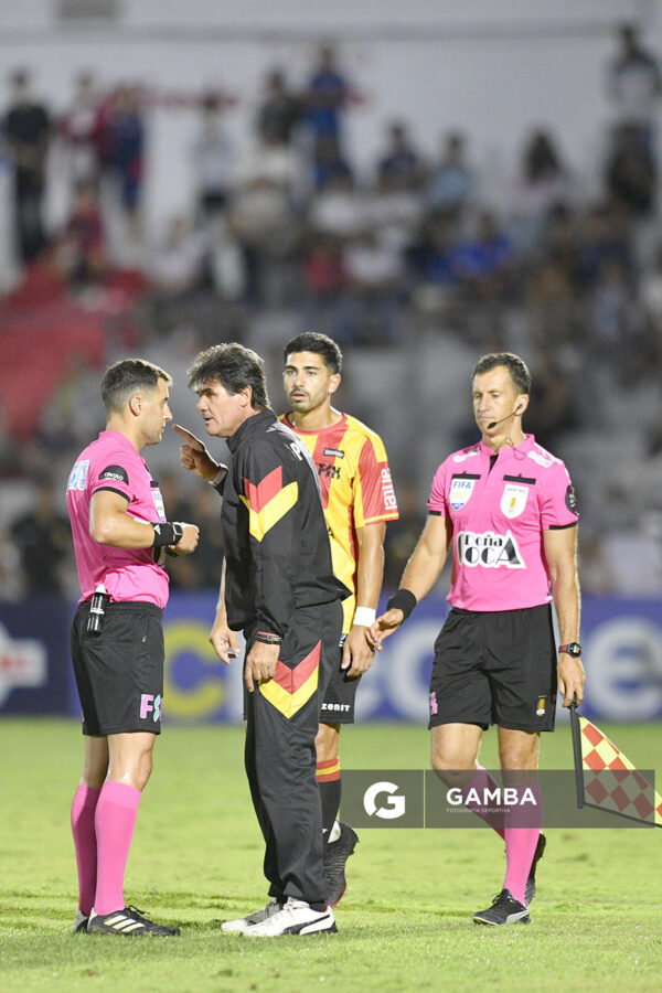 Leonel Rocco, director técnico de Progreso, Liga AUF Uruguaya 2026 «Juan Carlos De Lima». Estadio Silvestre O. Landoni.