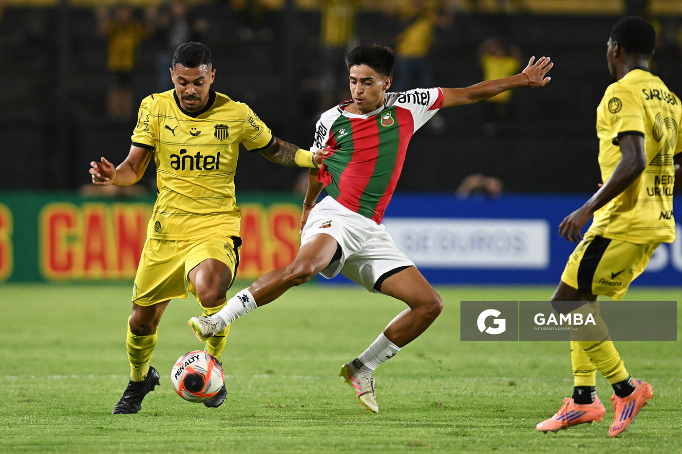 Emanuel Gularte, de Peñarol, Liga AUF Uruguaya 2026 «Juan Carlos De Lima». Estadio Campeón del Siglo.