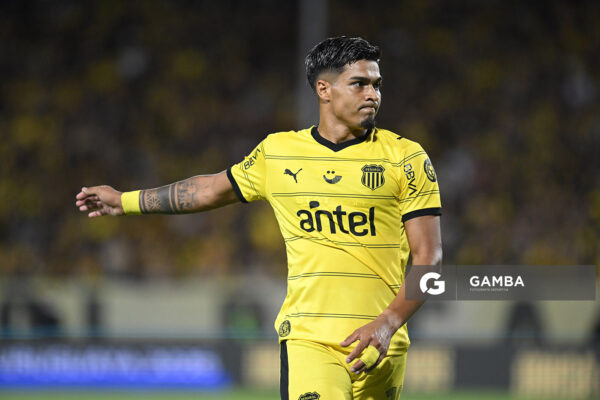 Matías Arezo, de Peñarol, Liga AUF Uruguaya 2026 «Juan Carlos De Lima». Estadio Campeón del Siglo.