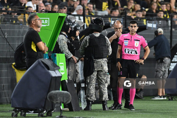 Javier Feres, árbitro central, Liga AUF Uruguaya 2026 «Juan Carlos De Lima». Estadio Campeón del Siglo.