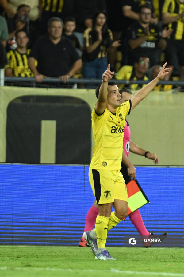 Leonardo Fernández, de Peñarol, Liga AUF Uruguaya 2026 «Juan Carlos De Lima». Estadio Campeón del Siglo.