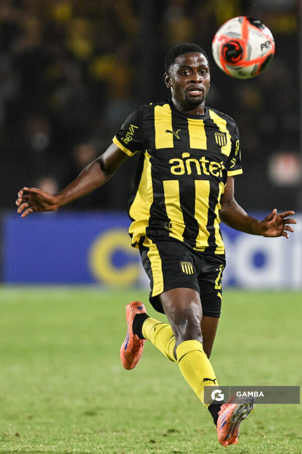 Luis Angulo, de Peñarol, Liga AUF Uruguaya 2026 «Juan Carlos De Lima». Estadio Campeón del Siglo.