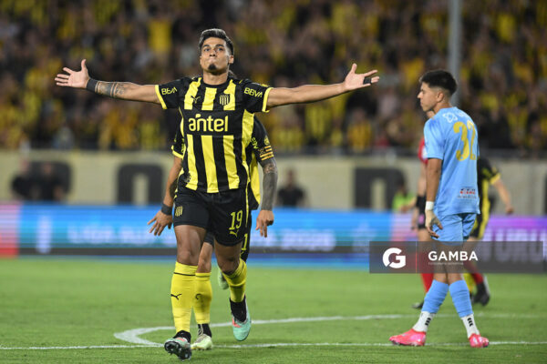 Matías Arezo, de Peñarol, Liga AUF Uruguaya 2026 «Juan Carlos De Lima». Estadio Campeón del Siglo.
