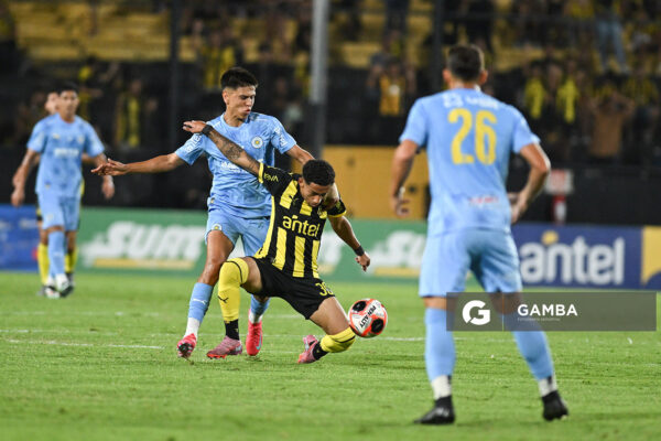 Stiven Muhlethaler, de Peñarol, Liga AUF Uruguaya 2026 «Juan Carlos De Lima». Estadio Campeón del Siglo.