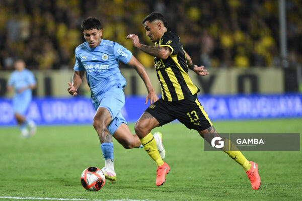 Eduardo Darias, de Peñarol, Liga AUF Uruguaya 2026 «Juan Carlos De Lima». Estadio Campeón del Siglo.