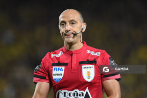 Javier Burgos, árbitro central, Liga AUF Uruguaya 2026 «Juan Carlos De Lima». Estadio Campeón del Siglo.