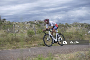 Anderson Maldonado (Elite), de Club Náutico Boca de Cufré; 54ª edición de Rutas de América. Salto del Penitente.