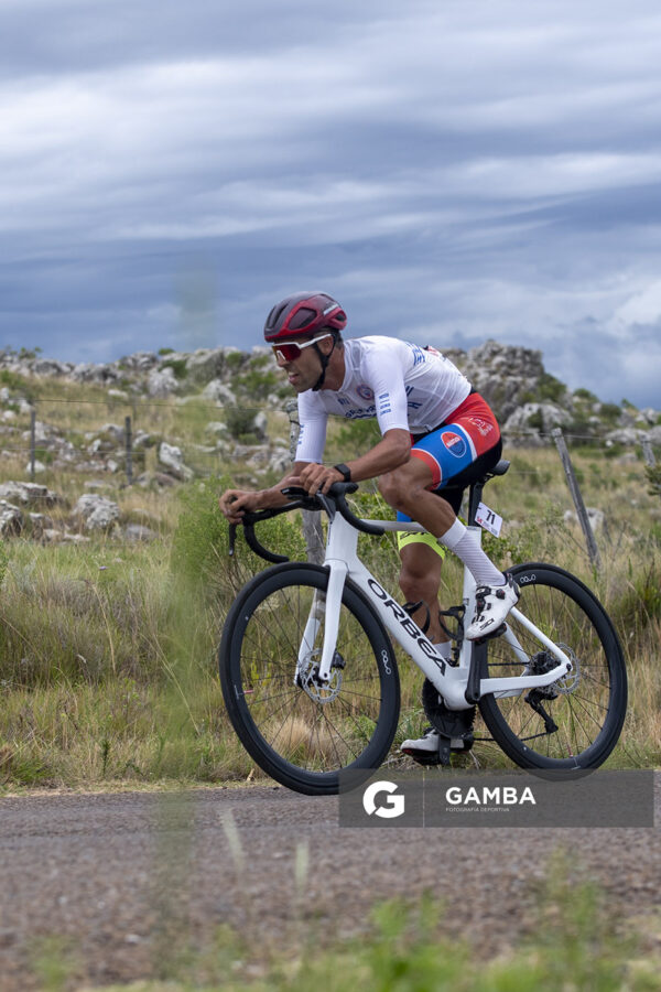 Anderson Maldonado (Elite), de Club Náutico Boca de Cufré; 54ª edición de Rutas de América. Salto del Penitente.