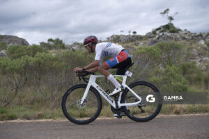 Anderson Maldonado (Elite), de Club Náutico Boca de Cufré; 54ª edición de Rutas de América. Salto del Penitente.