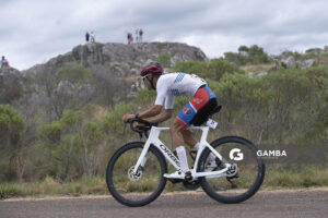 Anderson Maldonado (Elite), de Club Náutico Boca de Cufré; 54ª edición de Rutas de América. Salto del Penitente.