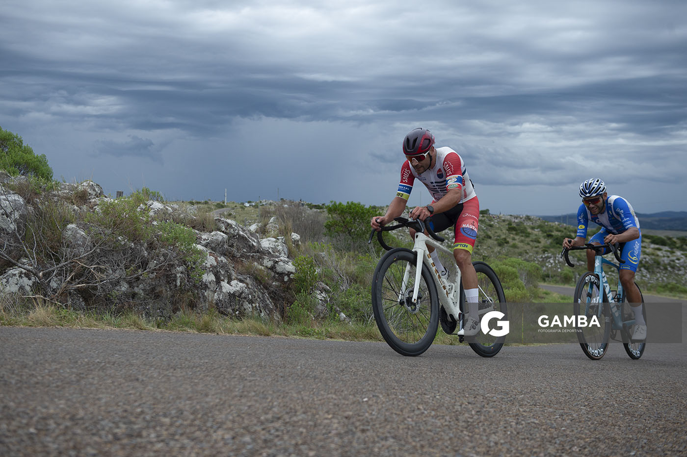 Leonel Rodríguez (Elite), de Club Náutico Boca de Cufré; 54ª edición de Rutas de América. Salto del Penitente.