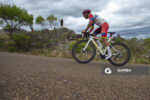 Leonel Rodríguez (Elite), de Club Náutico Boca de Cufré; 54ª edición de Rutas de América. Salto del Penitente.