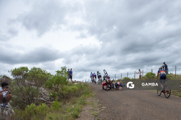 Tales Suarez (Sub 23), de Soul Extreme Racing Santa Catarina; y Ángel Oropel (Elite), de Libertad FC de Salto. 54ª edición de Rutas de América. Salto del Penitente.