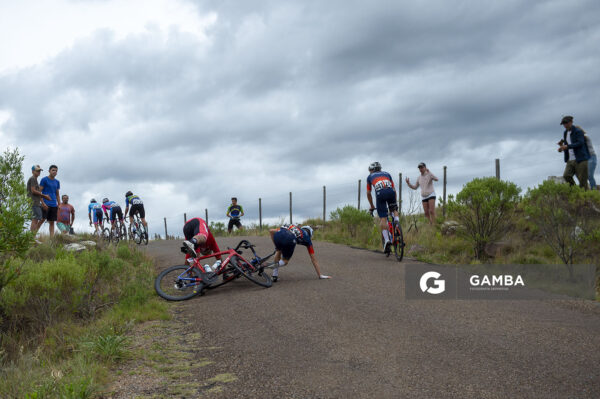 Ángel Oropel y Tales Suarez. 54ª edición de Rutas de América. Salto del Penitente.