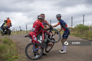 Tales Suarez (Sub 23), de Soul Extreme Racing Santa Catarina; y Ángel Oropel (Elite), de Libertad FC de Salto. 54ª edición de Rutas de América. Salto del Penitente.