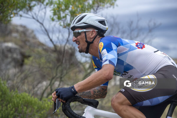 Juan Caorsi (Elite), de Armonía Cycles; 54ª edición de Rutas de América. Salto del Penitente.