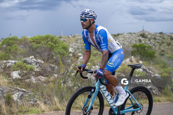 Matías Presa (Elite), de CC Cerro Largo; 54ª edición de Rutas de América. Salto del Penitente.