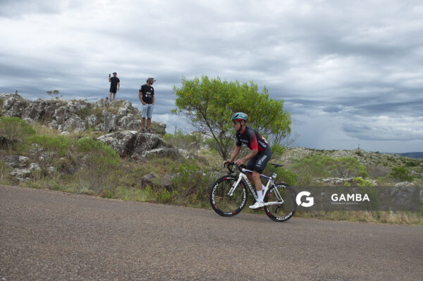 Vanderlei Melchior (Elite), de Apuana Team. 54ª edición de Rutas de América. Salto del Penitente.