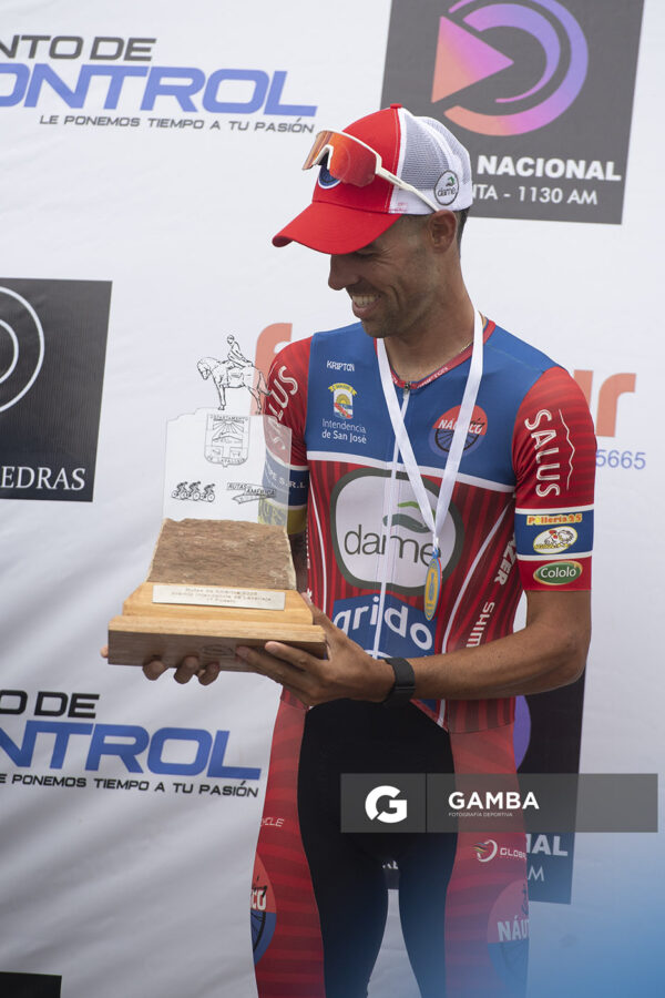 Anderson Maldonado (Elite), de Club Náutico Boca de Cufré; 54ª edición de Rutas de América. Salto del Penitente.