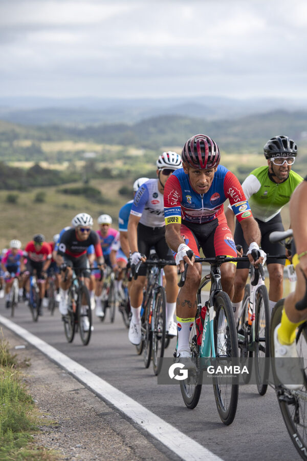 Alejandro Alborzen (Elite), de Club Náutico Boca de Cufré. 54ª edición de Rutas de América. Repecho Ramallo.