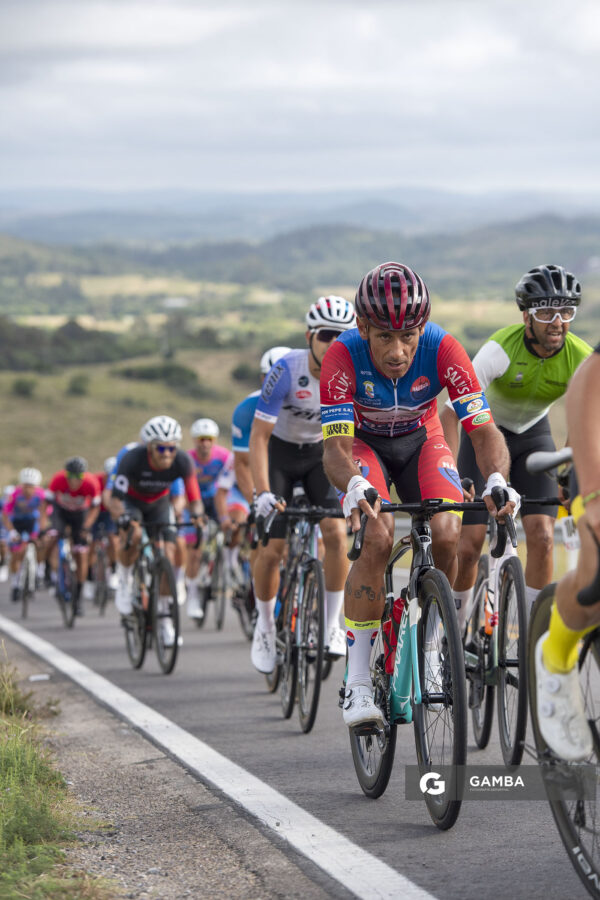 Alejandro Alborzen (Elite), de Club Náutico Boca de Cufré. 54ª edición de Rutas de América. Repecho Ramallo.