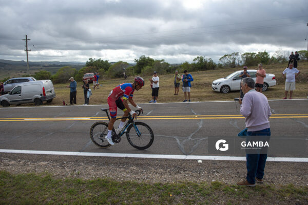 Robert Racedo (Elite), de Club Náutico Boca de Cufré; 54ª edición de Rutas de América. Repecho Ramallo.
