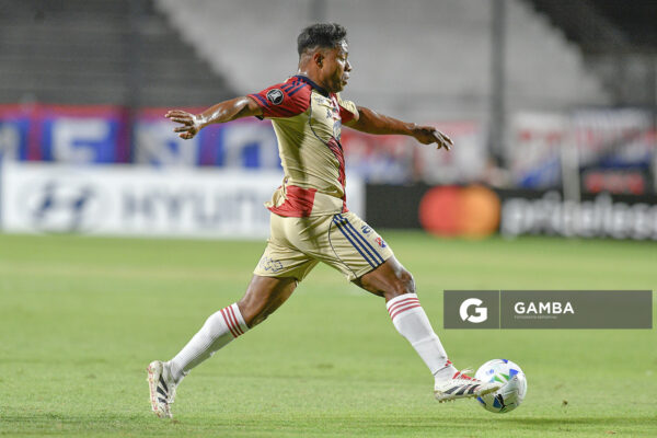 Leider Berrío, de Independiente Medellín, Copa Conmebol Libertadores. Estadio Parque Alfredo V. Viera.